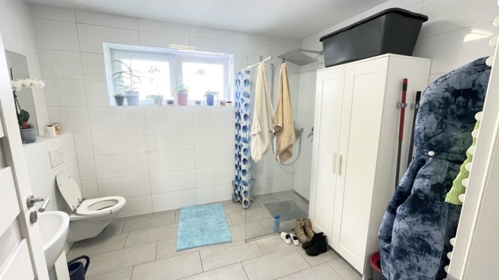 Attraktive Erdgeschosswohnung mit Balkon und eigenem Stellplatz