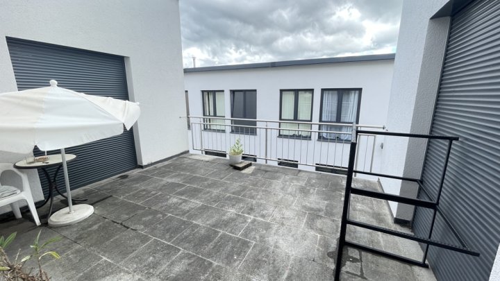 Moderne Wohnung im Obergeschoss mit Balkon und Stellplatz