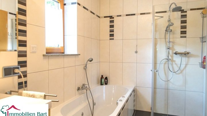 GRENZE L-REMICH: MODERNES WOHNHAUS MIT 80 M² GARAGEN!