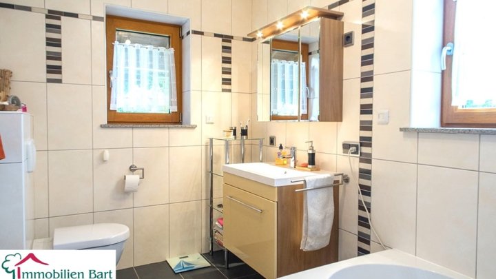 GRENZE L-REMICH: MODERNES WOHNHAUS MIT 80 M² GARAGEN!