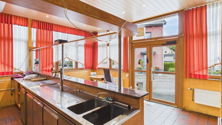 Leben und Arbeiten unter einem Dach – Haus mit Pizzeria und Potenzial