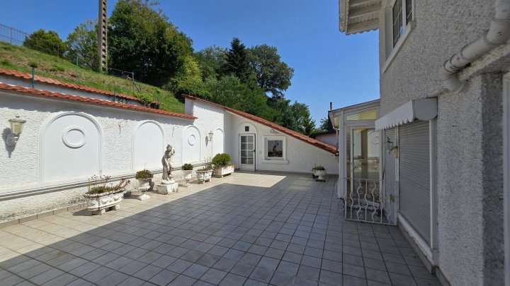 Großzügiges Ein- Zweifamilienhaus in Hüttersdorf