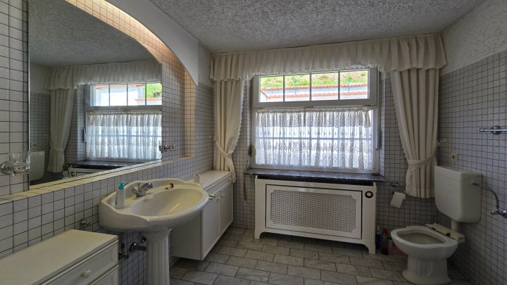 Großzügiges Ein- Zweifamilienhaus in Hüttersdorf