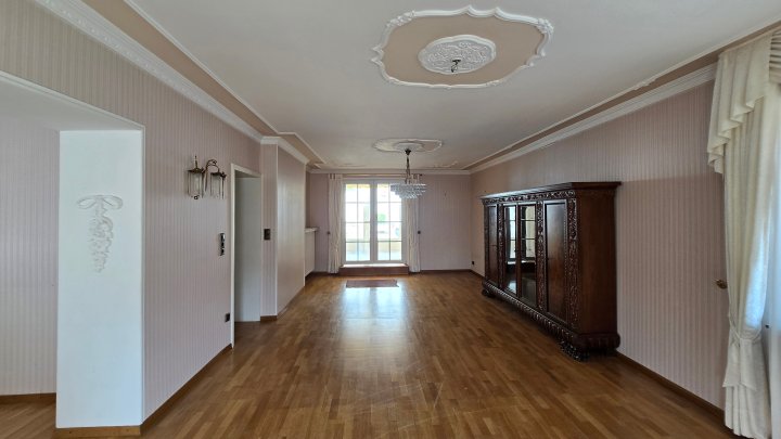Großzügiges Ein- Zweifamilienhaus in Hüttersdorf