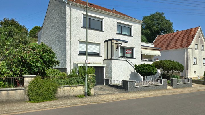 Großzügiges Ein- Zweifamilienhaus in Hüttersdorf