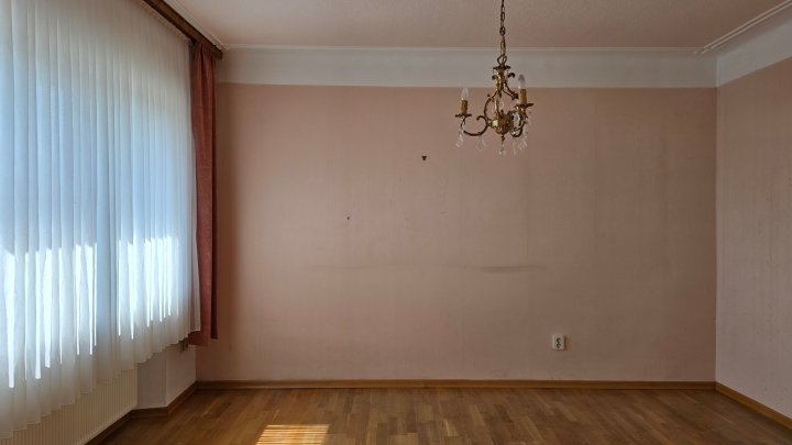 Großzügiges Ein- Zweifamilienhaus in Hüttersdorf