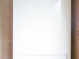 moderne Gastherme von 2016 - für Zentralheizung und Warmwasser