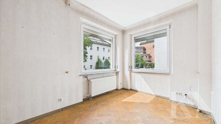 Zentrale Stadtlage: Vielseitiges Mehrfamilienhaus mit Arztpraxis!