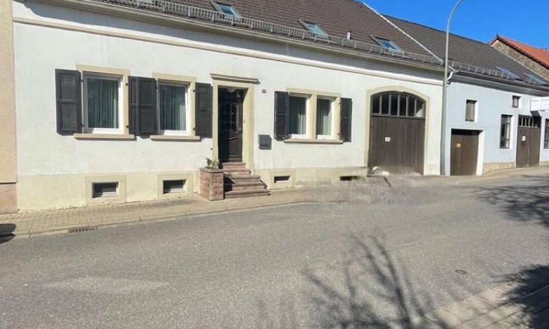 Zweifamilienhaus mit Gewerbeanteil: Halle, Werkstatt, Garagen, über 800m² Gesamtfläche