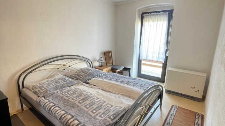 Zweifamilienhaus mit Gewerbeanteil: Halle, Werkstatt, Garagen, über 800m² Gesamtfläche