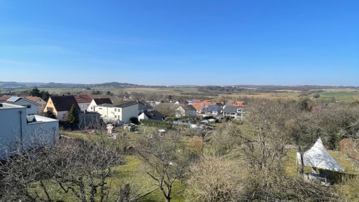 Zweifamilienhaus mit Gewerbeanteil: Halle, Werkstatt, Garagen, über 800m² Gesamtfläche