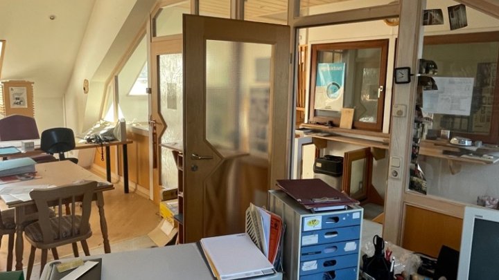 Zweifamilienhaus mit Gewerbeanteil: Halle, Werkstatt, Garagen, über 800m² Gesamtfläche