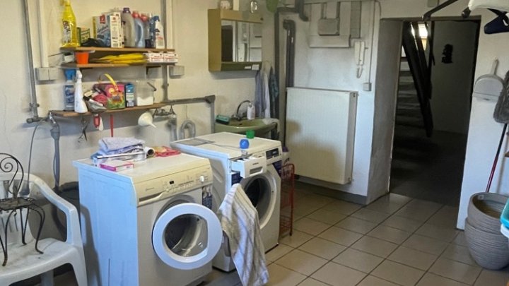 Zweifamilienhaus mit Gewerbeanteil: Halle, Werkstatt, Garagen, über 800m² Gesamtfläche