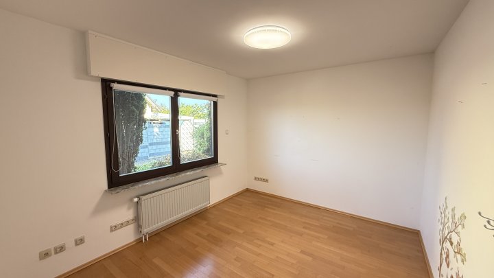 Freistehender Bungalow mit großzügigem Garten in ruhiger Wohngegend von Überherrn zu verkaufen