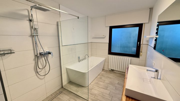 Freistehender Bungalow mit großzügigem Garten in ruhiger Wohngegend von Überherrn zu verkaufen