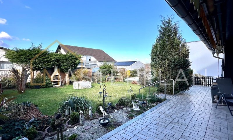 Freistehendes Einfamilienhaus mit Garten