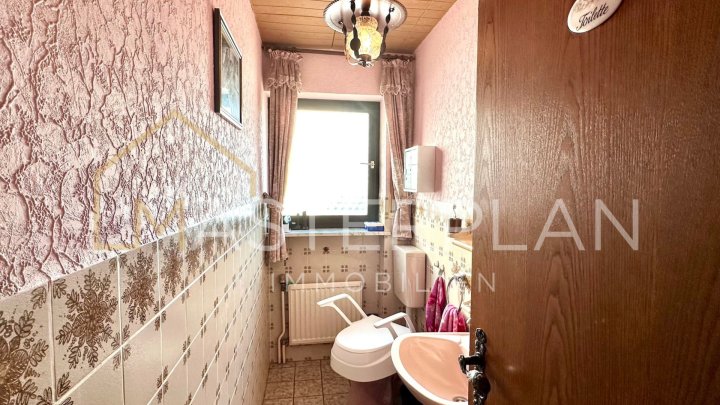 Freistehendes Einfamilienhaus mit Garten