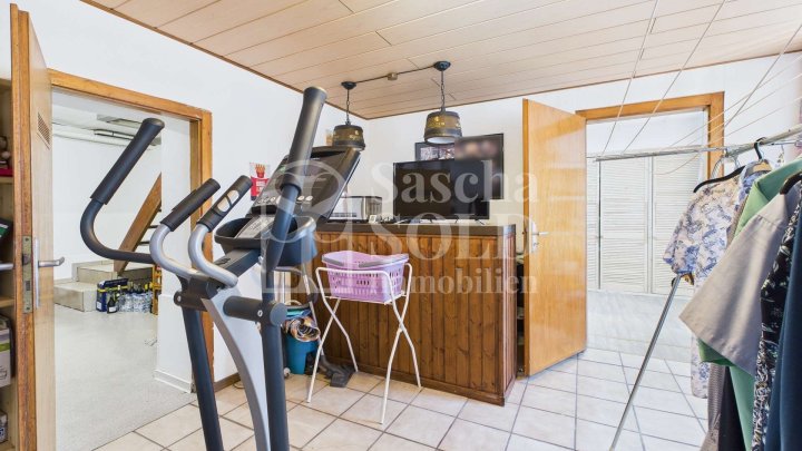 Familienfreundliches Reihenendhaus in Bildstock – großzügig, modern und gepflegt