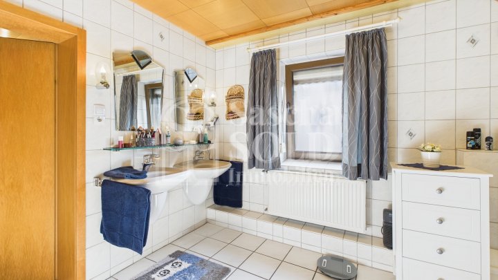 Familienfreundliches Reihenendhaus in Bildstock – großzügig, modern und gepflegt