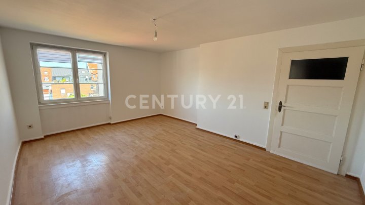 St. Johann - Altbau-Charme + Dachgeschoß = Herzklopfen garantiert!  – Dachgeschossjuwel zu vermieten