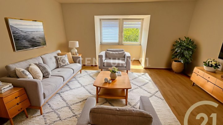St. Johann - Altbau-Charme + Dachgeschoß = Herzklopfen garantiert!  – Dachgeschossjuwel zu vermieten