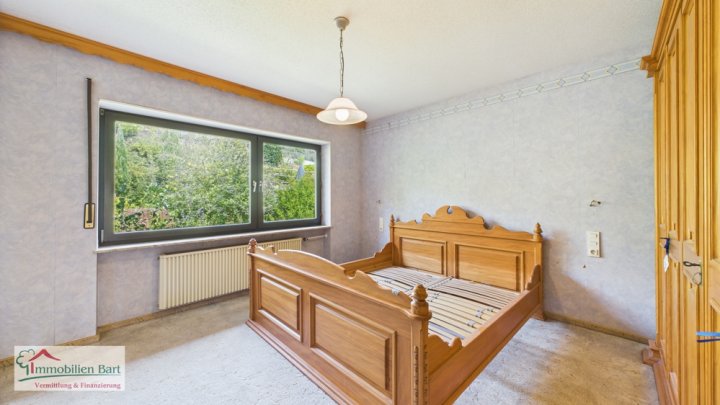 SCHMELZ-HÜTTERSDORF: WOHNHAUS IN RUHIGER LAGE MIT GROSSEM GARTEN!