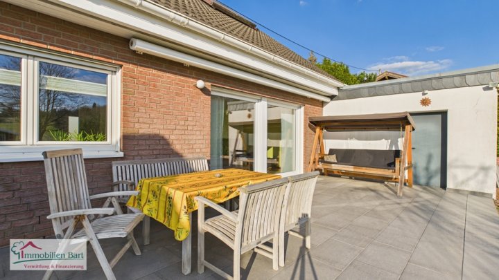 EINZIEHEN & WOHLFÜHLEN - HOCHWERTIGES WOHNHAUS MIT GARTEN UND GARAGE!