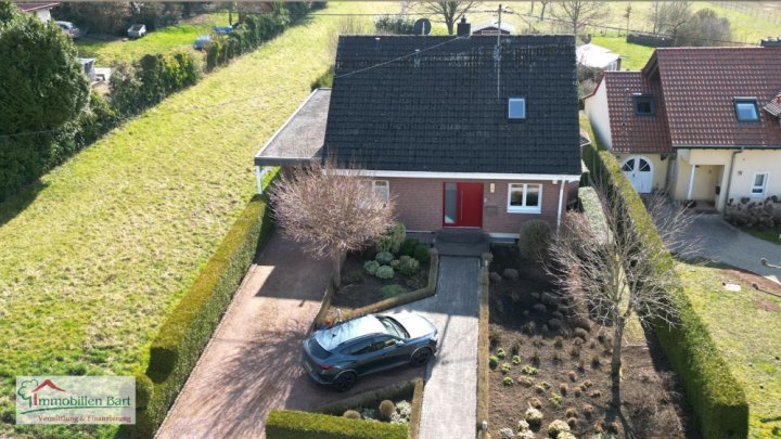 EINZIEHEN & WOHLFÜHLEN - HOCHWERTIGES WOHNHAUS MIT GARTEN UND GARAGE!