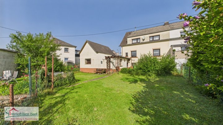 ORSCHOLZ: WOHNHAUS MIT GARTEN UND GARAGE!