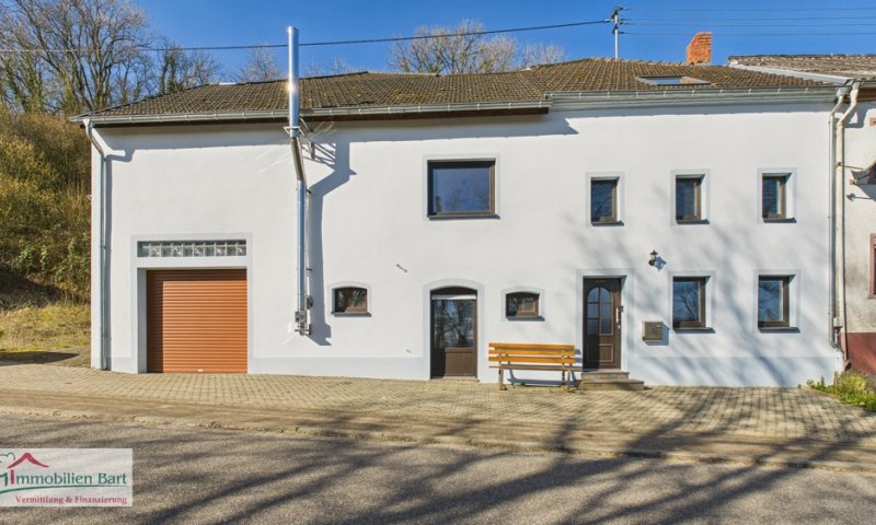 KIRF-MEURICH: TEILRENOVIERTES 216 M² WOHNHAUS MIT VIEL POTENZIAL!