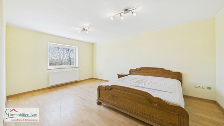 KIRF-MEURICH: TEILRENOVIERTES 216 M² WOHNHAUS MIT VIEL POTENZIAL!