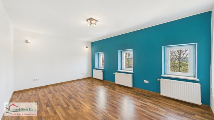 KIRF-MEURICH: TEILRENOVIERTES 216 M² WOHNHAUS MIT VIEL POTENZIAL!
