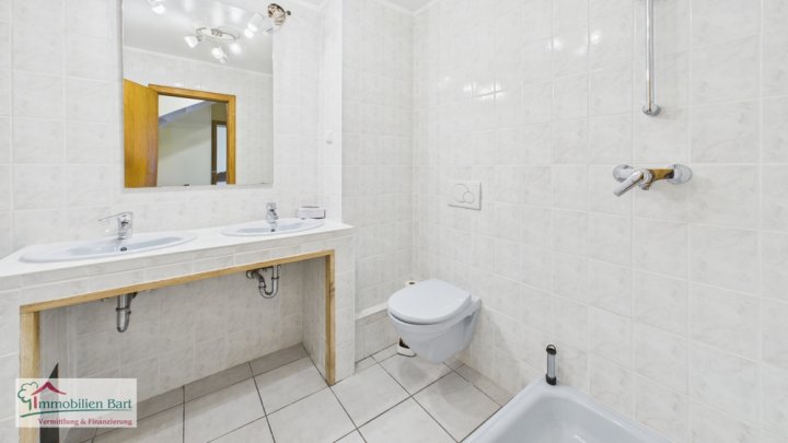 KIRF-MEURICH: TEILRENOVIERTES 216 M² WOHNHAUS MIT VIEL POTENZIAL!