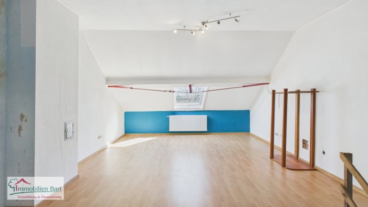 KIRF-MEURICH: TEILRENOVIERTES 216 M² WOHNHAUS MIT VIEL POTENZIAL!