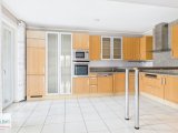 Küche mit Zugang zum Balkon