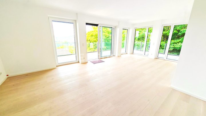 LUXUS PUR: 146m² NEUBAU-Wohnung mit GIGA Fernblick über ganz SB in Toplage, Riesen Terr. Garage