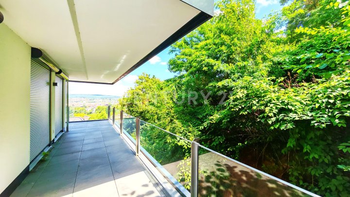 LUXUS PUR: 146m² NEUBAU-Wohnung mit GIGA Fernblick über ganz SB in Toplage, Riesen Terr. Garage