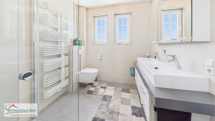 RENOVIERTES BAUERNHAUS MIT VIEL PLATZ