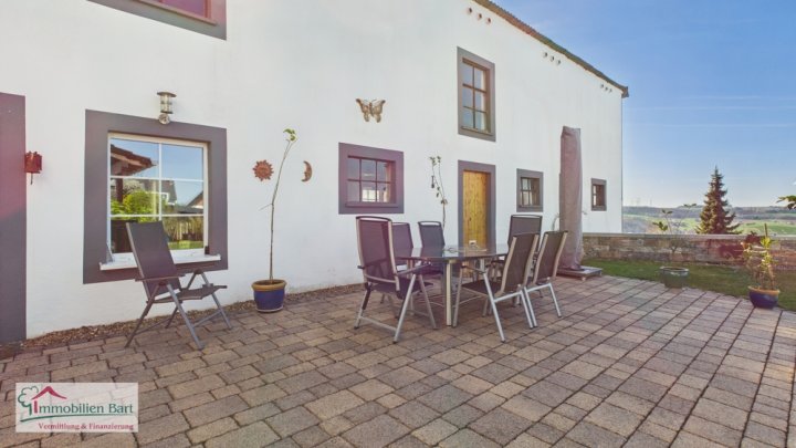 RENOVIERTES BAUERNHAUS MIT VIEL PLATZ