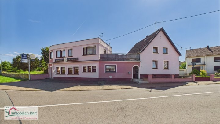 VIELSEITIGES ANWESEN MIT WOHNHAUS, EINLIEGERWOHNUNG UND GASTSTÄTTE – WOHNEN UND ARBEITEN UNTER EINEM DACH