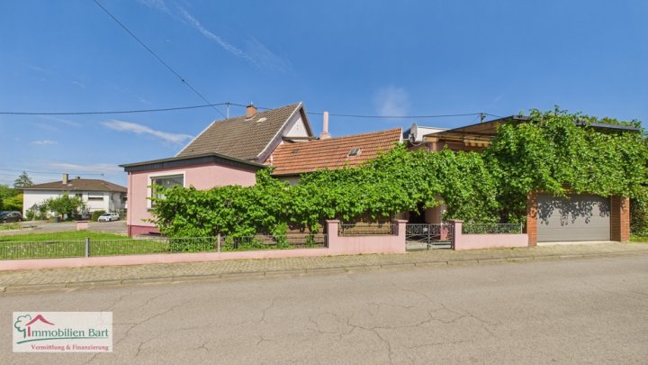 VIELSEITIGES ANWESEN MIT WOHNHAUS, EINLIEGERWOHNUNG UND GASTSTÄTTE – WOHNEN UND ARBEITEN UNTER EINEM DACH