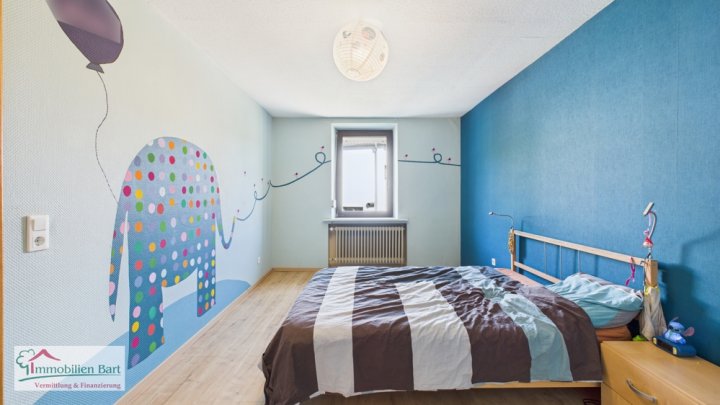 GEPFLEGTES EINFAMILIENHAUS MIT GARTEN,SCHEUNE UND VIEL PLATZ IN RUHIGER LAGE