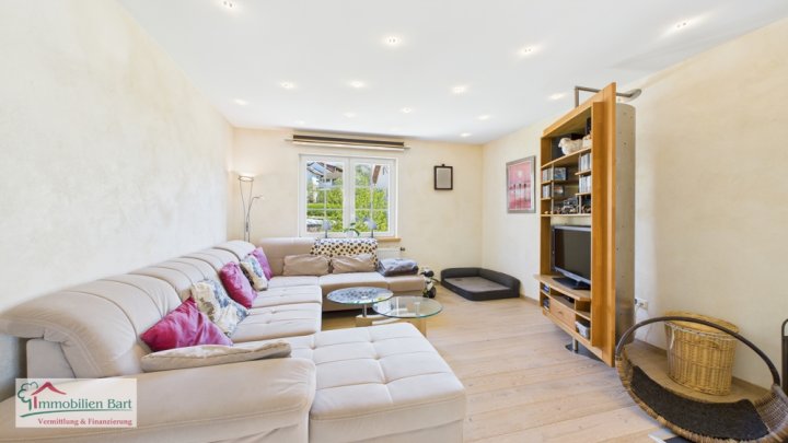 AUTOSCHRAUBER / TIERFREUNDE ACHTUNG! RENOVIERTES BAUERNHAUS MIT VIEL PLATZ!