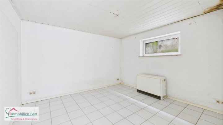 15 MIN. BIS L-REMICH: WOHNHAUS MIT ELW + GROSSER GARAGE