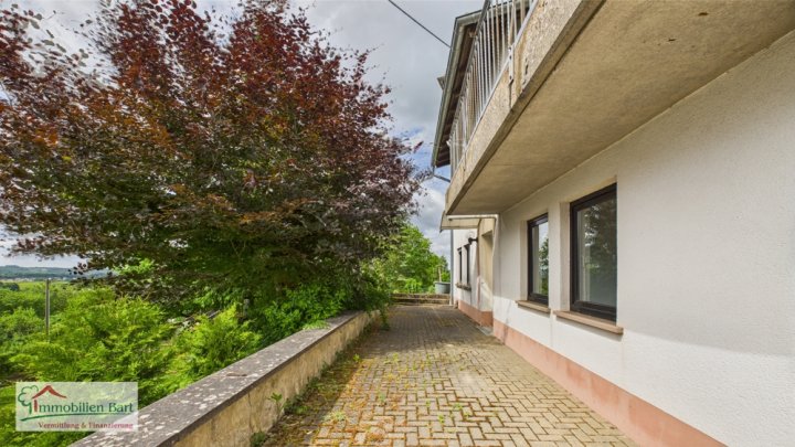 15 MIN. BIS L-REMICH: WOHNHAUS MIT ELW + GROSSER GARAGE