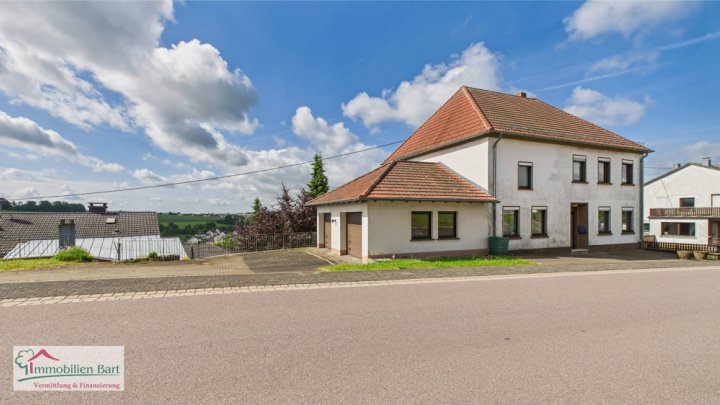 15 MIN. BIS L-REMICH: WOHNHAUS MIT ELW + GROSSER GARAGE