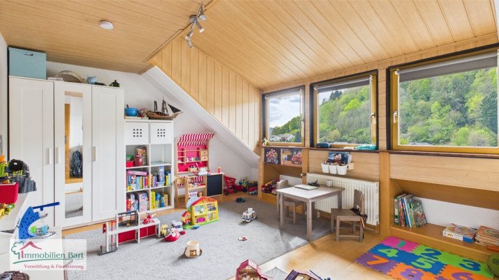MERZIG: WOHNHAUS MIT EINLIEGERWOHNUNG IN RUHIGER WOHNLAGE!