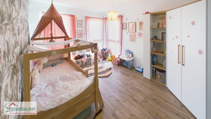 FAMILIENGLÜCK MIT PV ANLAGE IN WINCHERINGEN, VIA À VIS L-WORMELDANGE!
