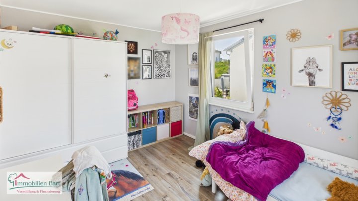 FAMILIENGLÜCK MIT PV ANLAGE IN WINCHERINGEN, VIA À VIS L-WORMELDANGE!