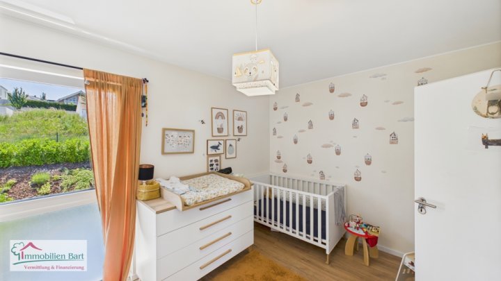FAMILIENGLÜCK MIT PV ANLAGE IN WINCHERINGEN, VIA À VIS L-WORMELDANGE!
